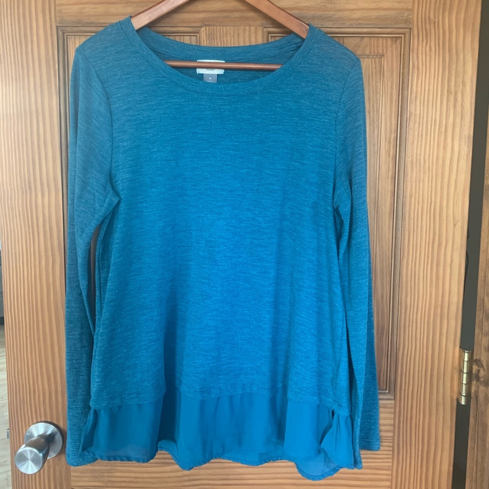 Old Navy long sleeved woven hem top